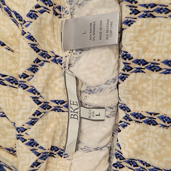 COPY - BKE flare leggings.15 - Picture 4 of 4